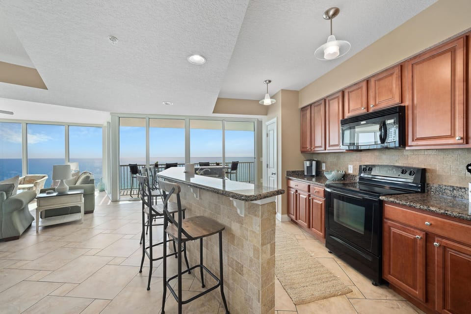 Kitchen, Breakfast Bar for 4
