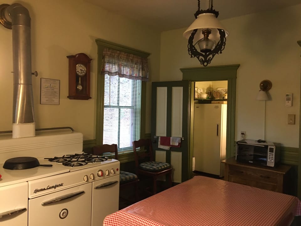 Kitchen: View toward Pantry
