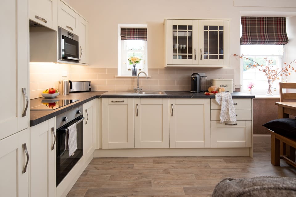 School View - well-equipped kitchen