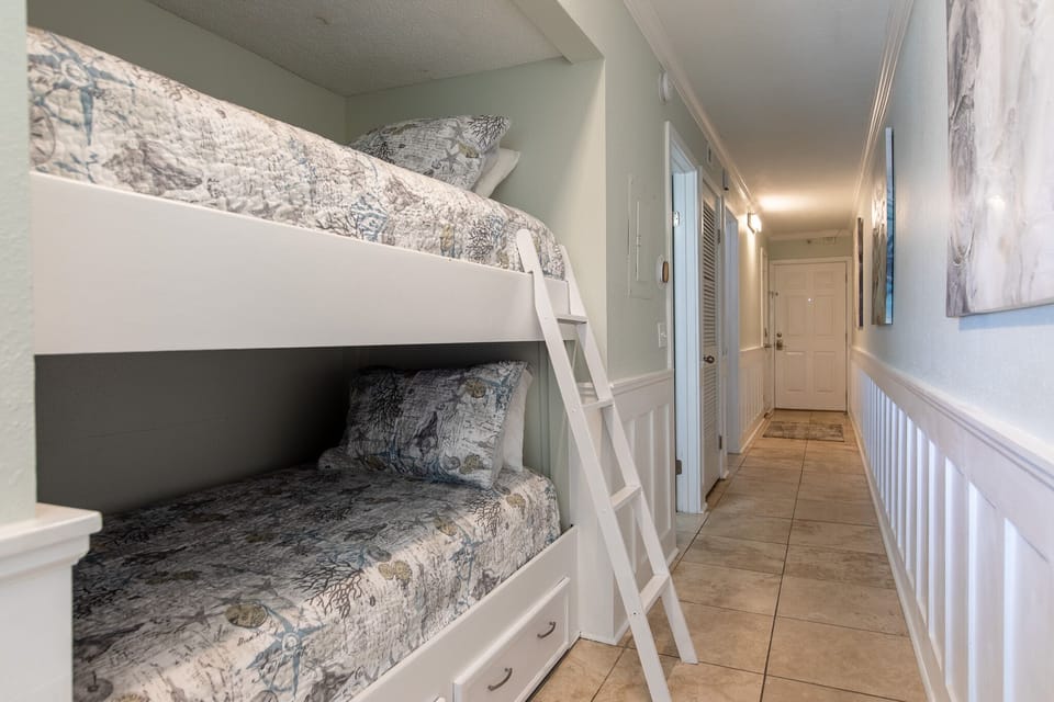 Twin size bunkbed in the hallway nook.