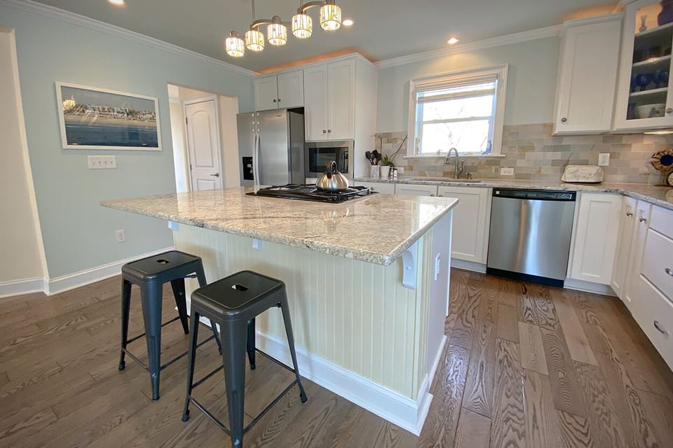 Kitchen w/ Bar Stools