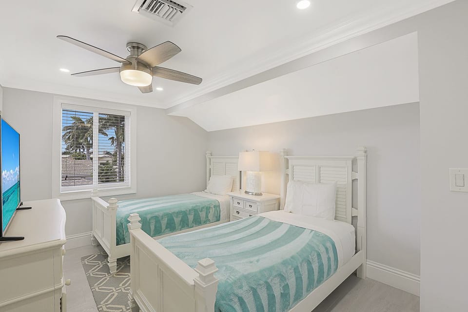 Twin Beds w/ 43 Samsung Smart TV