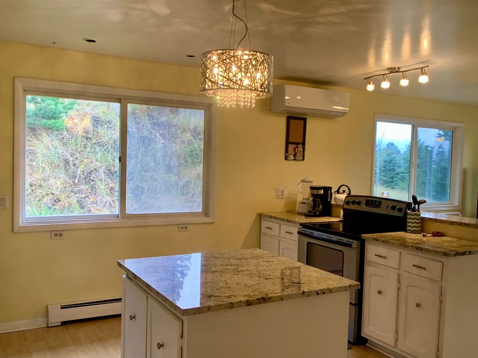 Open Concept Kitchen. Granite Countertops