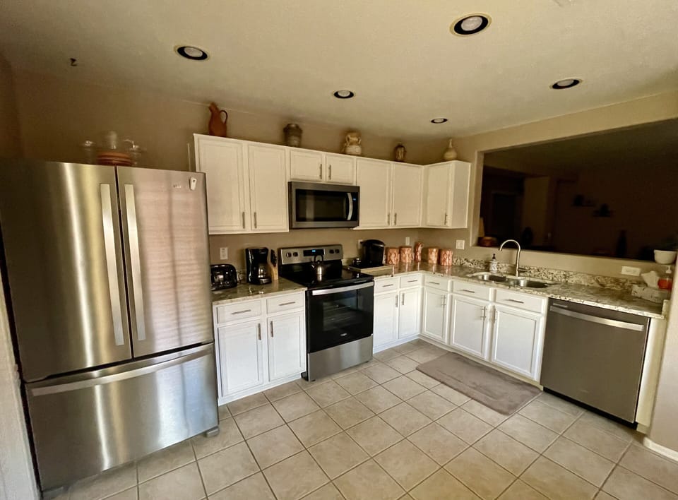 Fully equipped kitchen with new stainless steel appliances, granite countertops 
