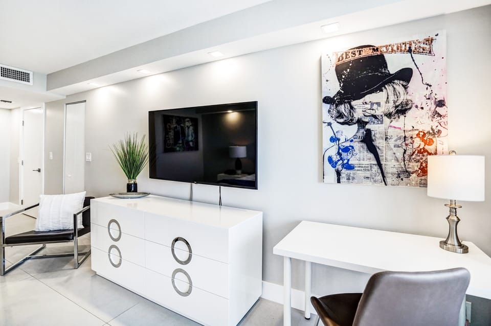 Master bedroom suite, king bed, desk, Tv, balcony access, private bathroom