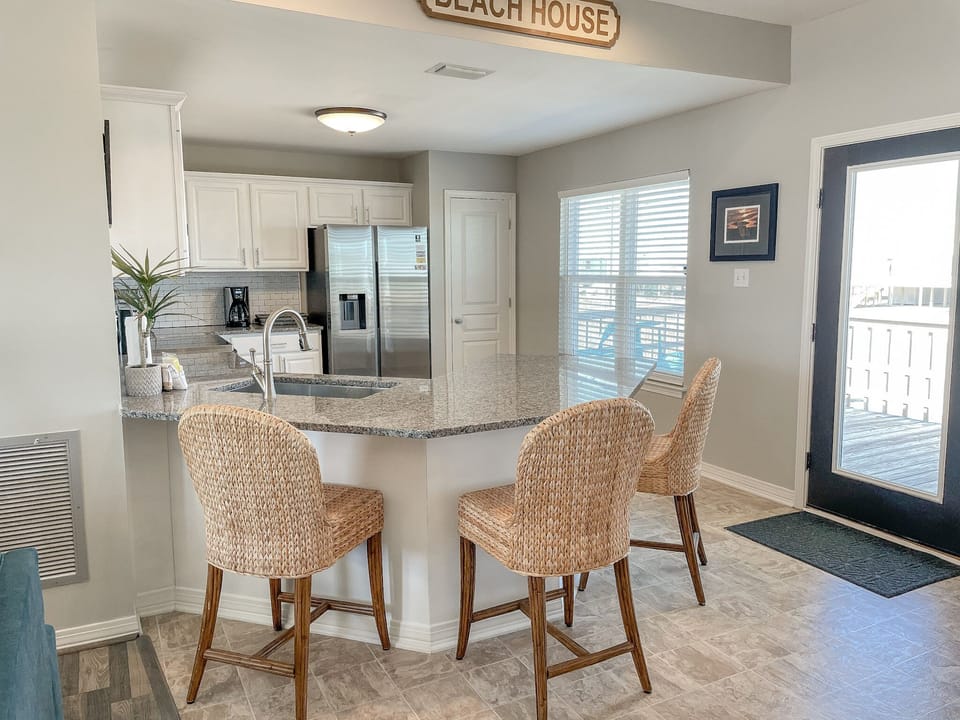 Kitchen Bar 