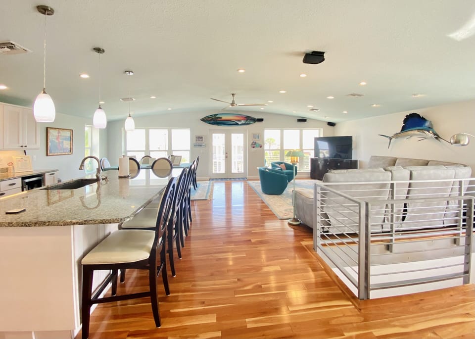 3RD FLOOR LIVING SPACE
OPEN FLOOR PLAN;
KITCHEN, DINING & LIVING AREA
ALL IN ONE