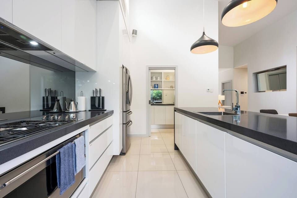 This is a fully stocked kitchen, with everything you need!