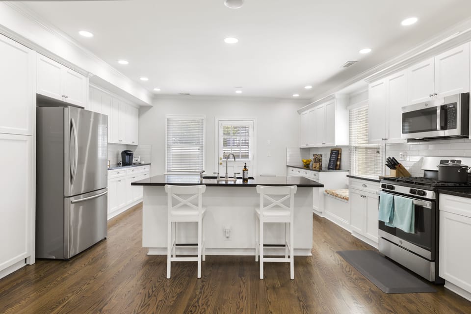 Newly renovated large kitchen 