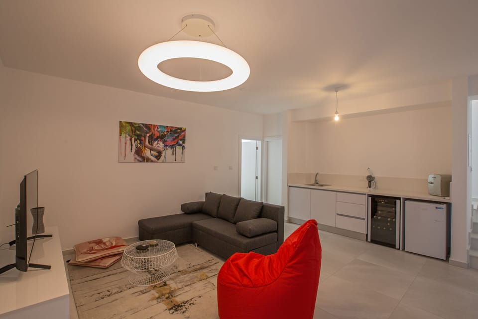 Lower ground floor living room and kitchen area