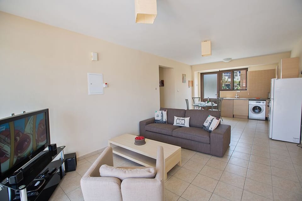 Open-plan living room, kitchen and dining area