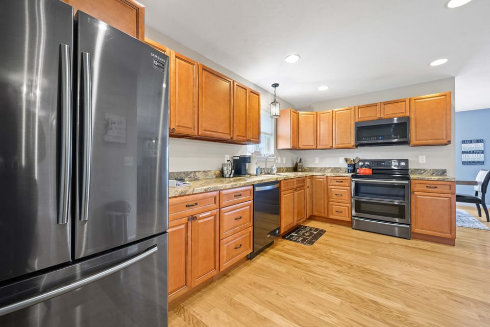 Full kitchen for all your cooking needs