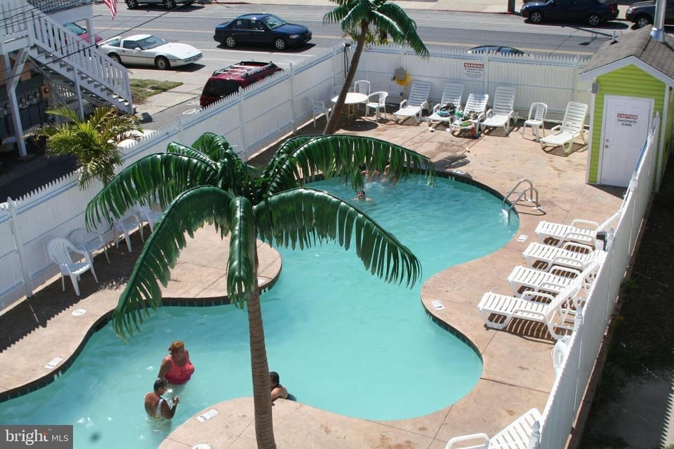Community pool