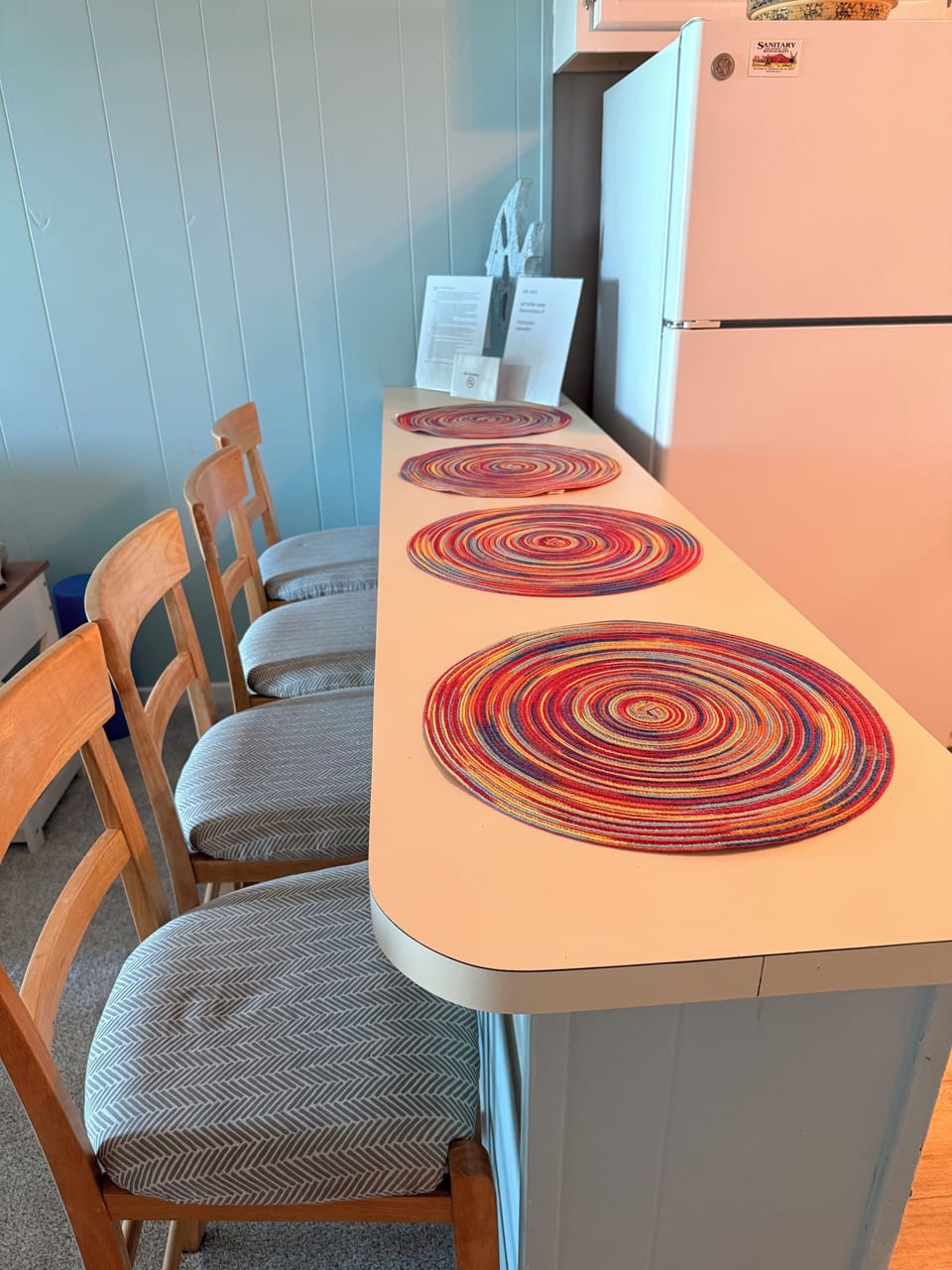 Seating for 4 at the bar.