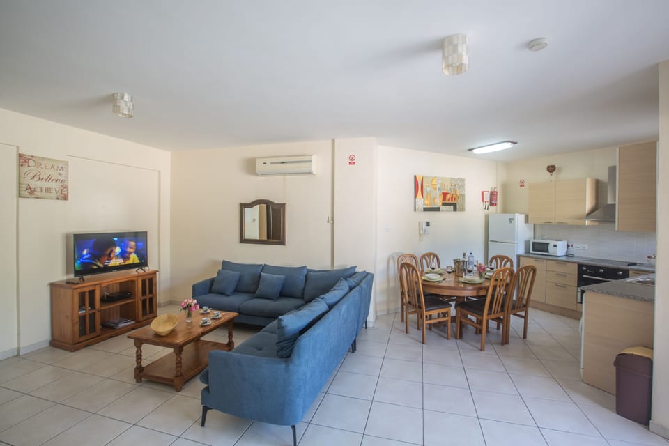 Open-Plan living room, kitchen and dining area