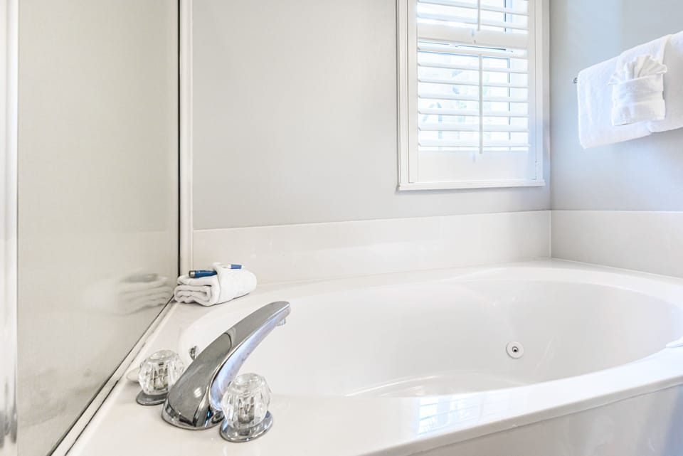 Primary Bathroom Tub