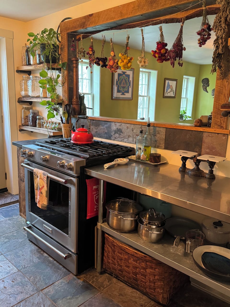 Pass through to Dining Room