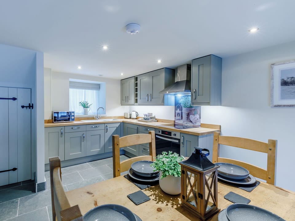 Kitchen/diner | Willow Cottage at Naze Farm - Naze Farm, Chinley