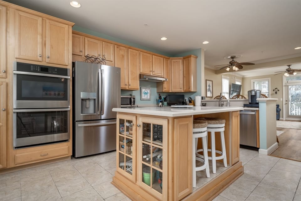 Gourmet Kitchen w/ Island