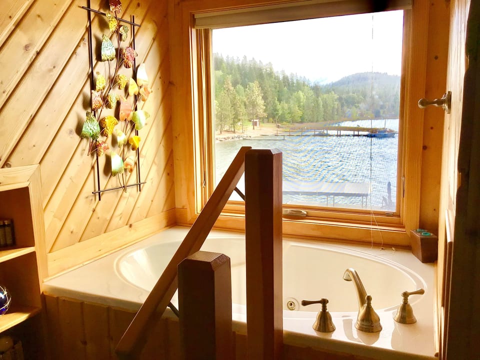 Jacuzzi tub in the master bathroom.