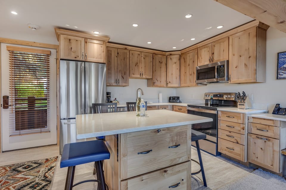Full kitchen