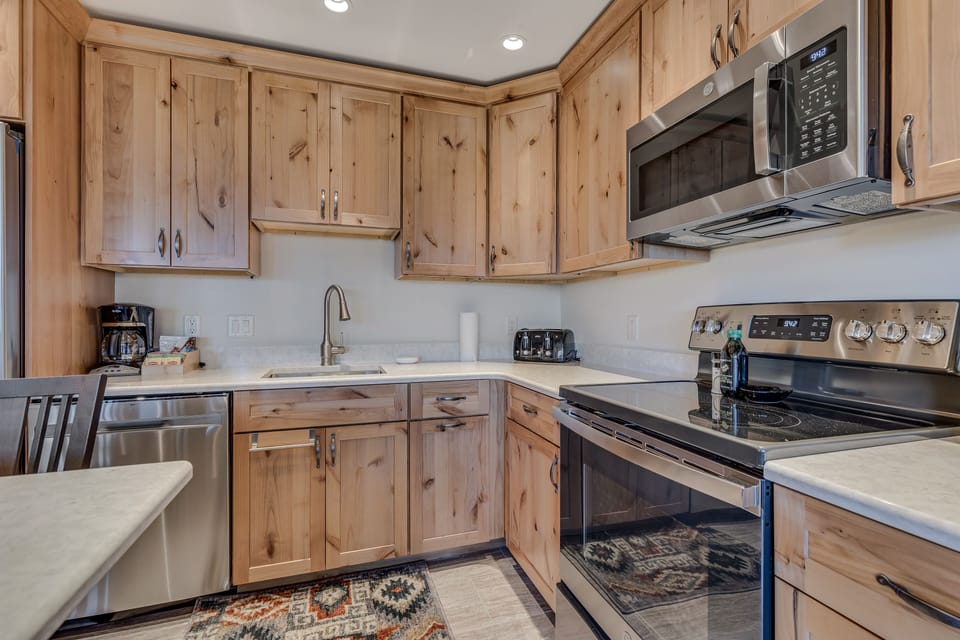 Full kitchen