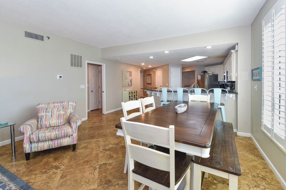 Sterling Sands 101- Dining Area