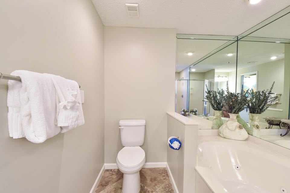Sterling Sands 101- Primary Bathroom