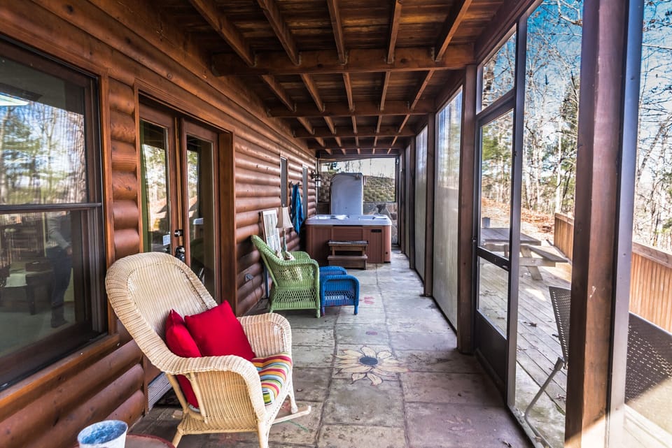 Downstairs Porch w/ Hot tub 