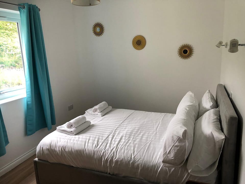 Double bedroom | Caroy Bay Cottage - Caroy Cottages, Caroy