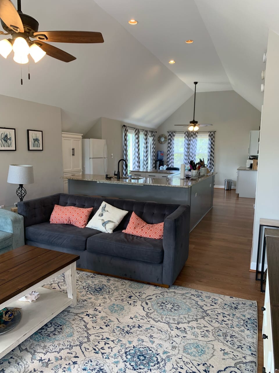Living room, kitchen and dining room (top floor)