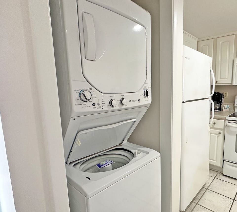 Summerchase 1002, Orange Beach Alabama Sleeps 8. Managed by Island Rentals