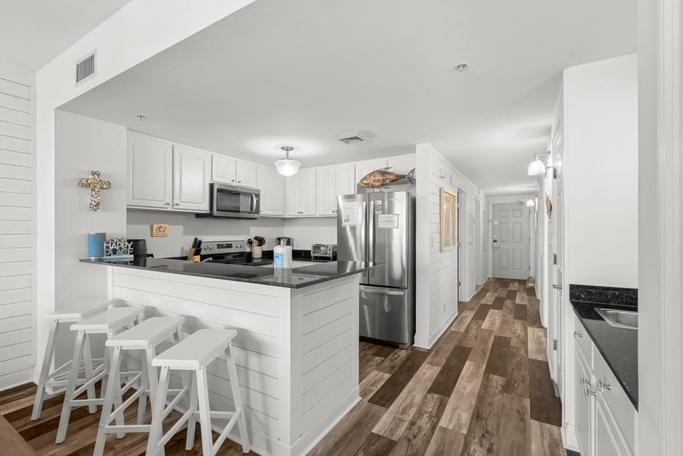 Kitchen with Breakfast Bar