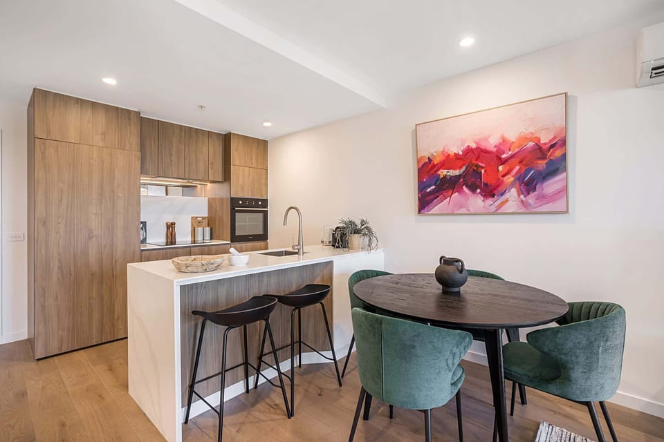 Kitchen / Dining Area