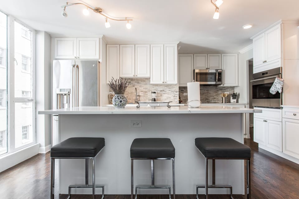 FULL Chef's kitchen with wine cooler, WOLF stove/oven, and all cookware you need