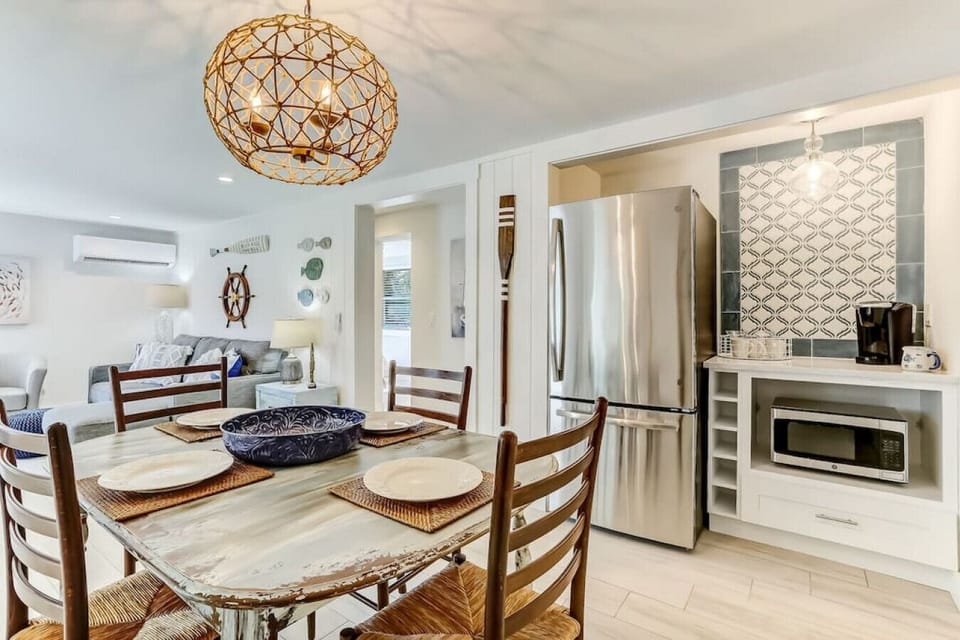 Dining room and coffee bar