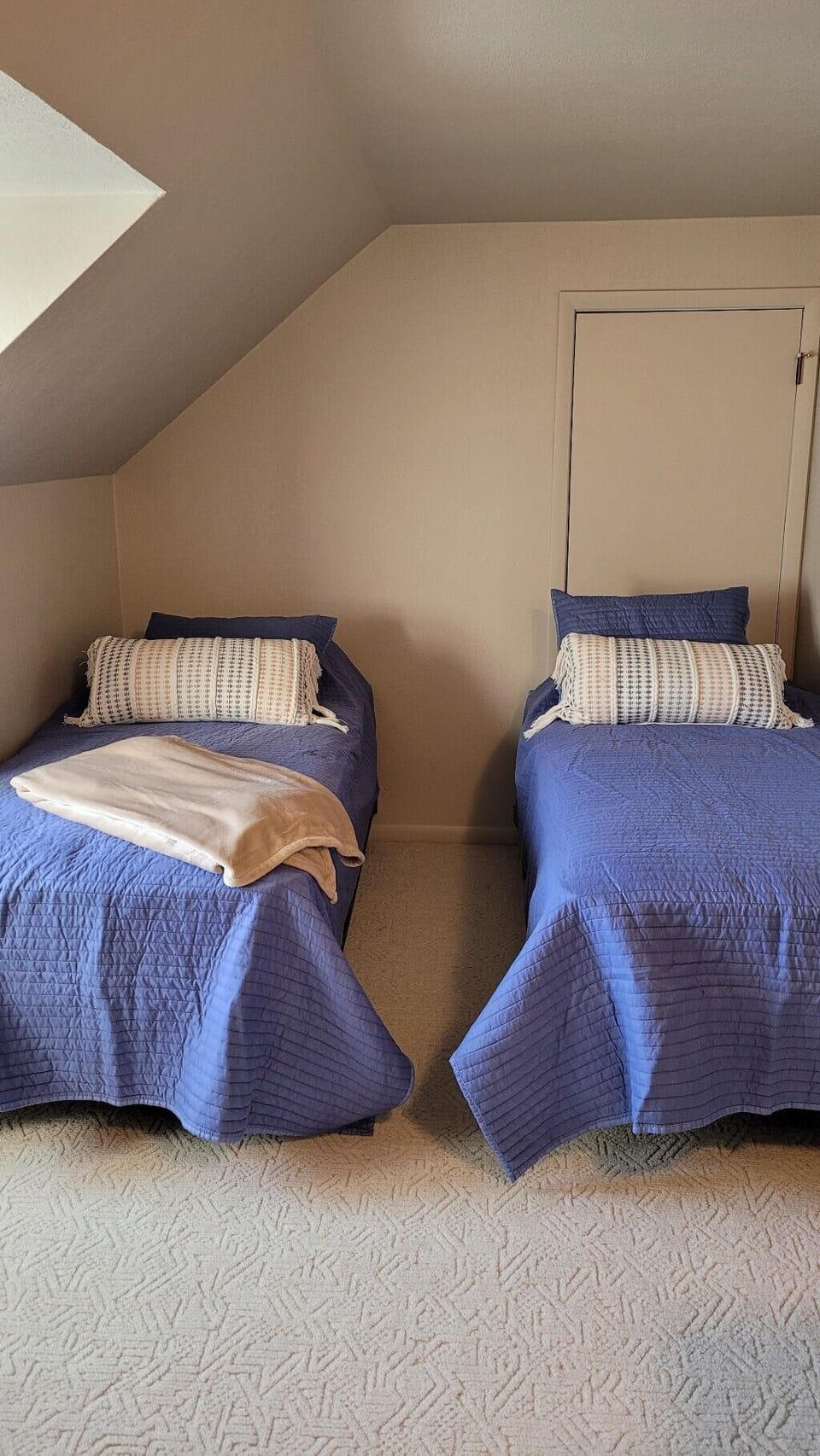 Upstairs Common Area With 2 Twin Beds