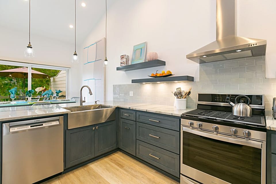 Light, open and bright. All top end, efficient appliances.