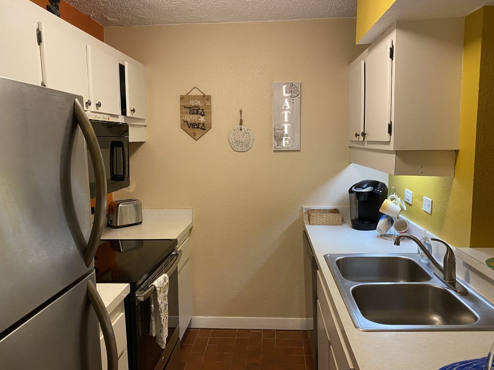 Studio 212 - Kitchen Area