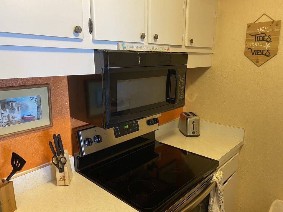 Studio 212 - Kitchen Appliances