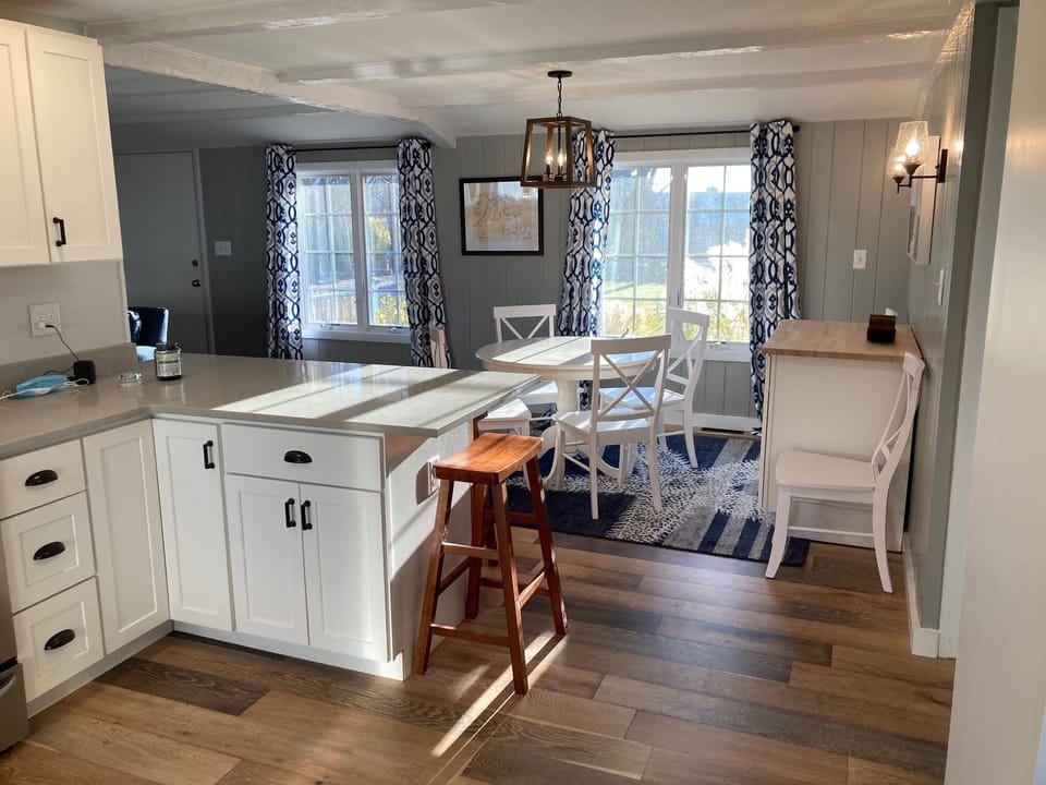 Eating area next to kitchen
