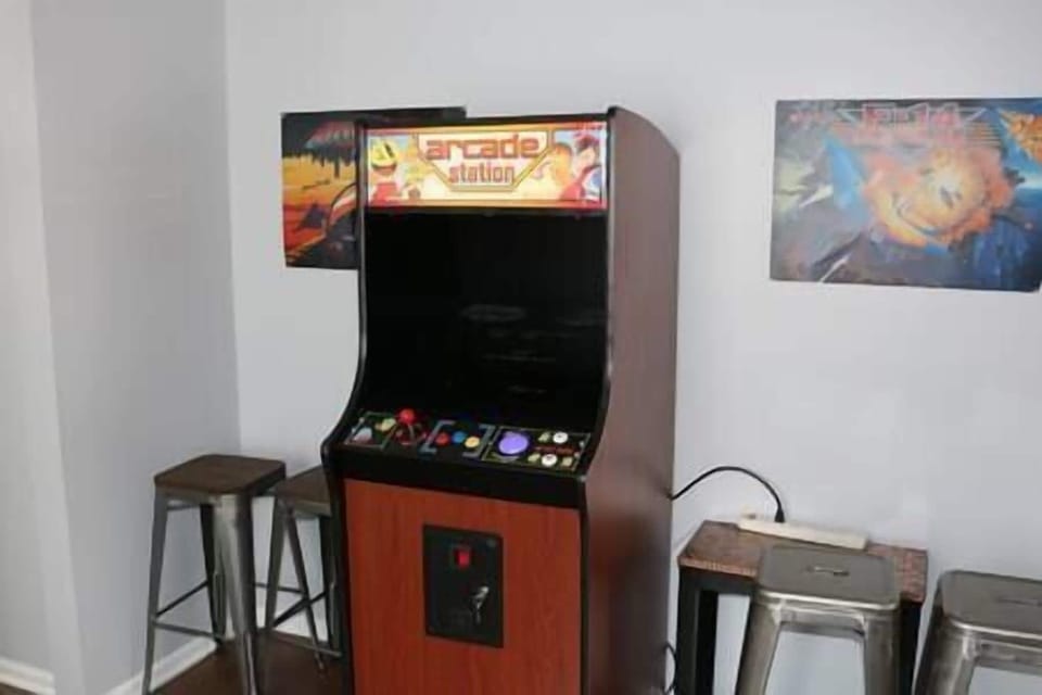 Stand up Arcade machine loaded with 300 plus games for your pleasure!