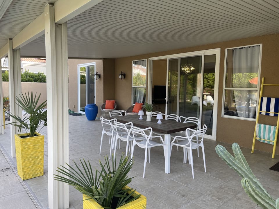 Outdoor dining