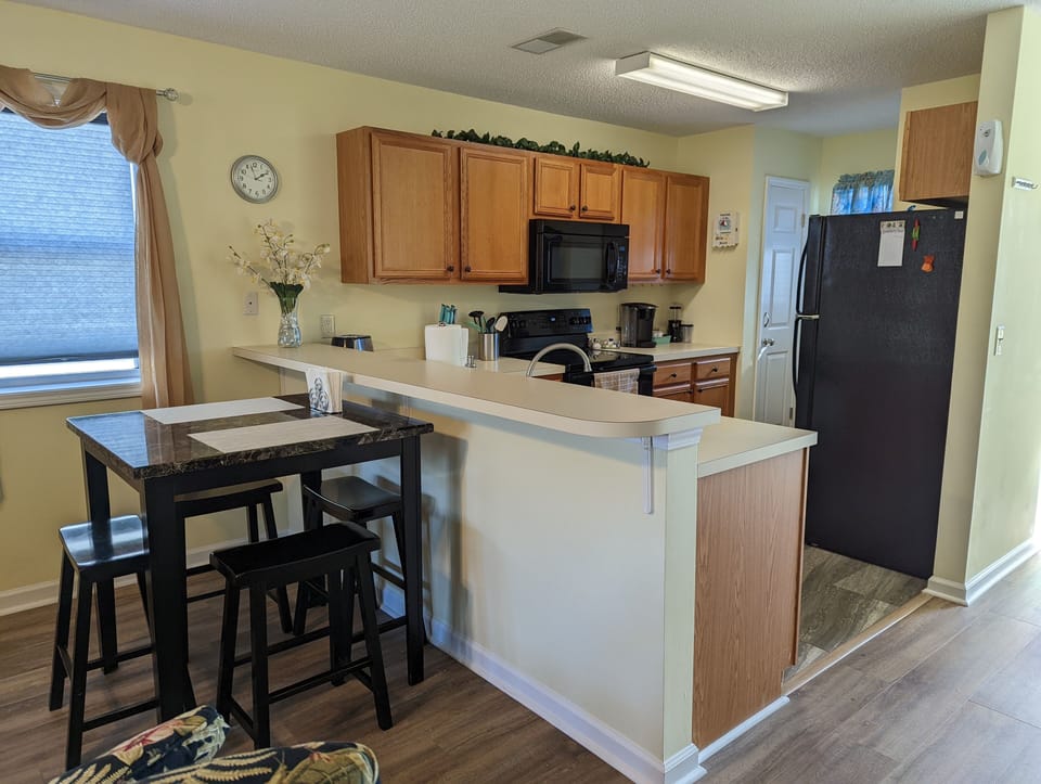 Eating area / kitchen