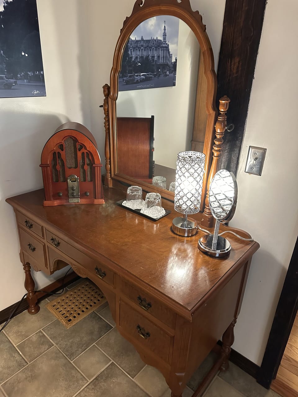 Metro Room Make up Vanity