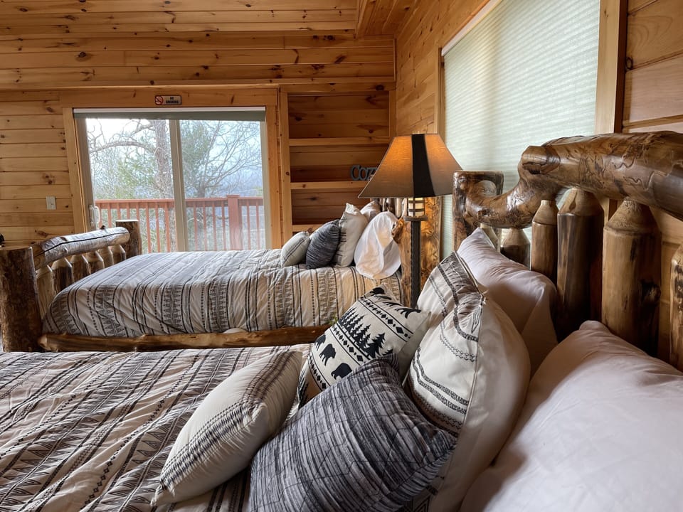Sunrise Loft: Wake up to a masterpiece. Panoramic sunrise views from the loft.