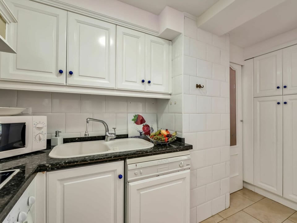 Cabinetry, Building, Kitchen Sink, Property, Countertop, Sink, White, Kitchen Stove, Kitchen Appliance, Kitchen