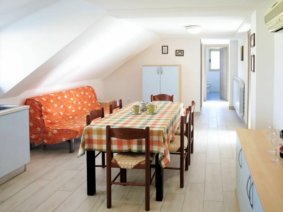 Table, Furniture, Building, Wood, Door, Interior Design, Flooring, House, Floor