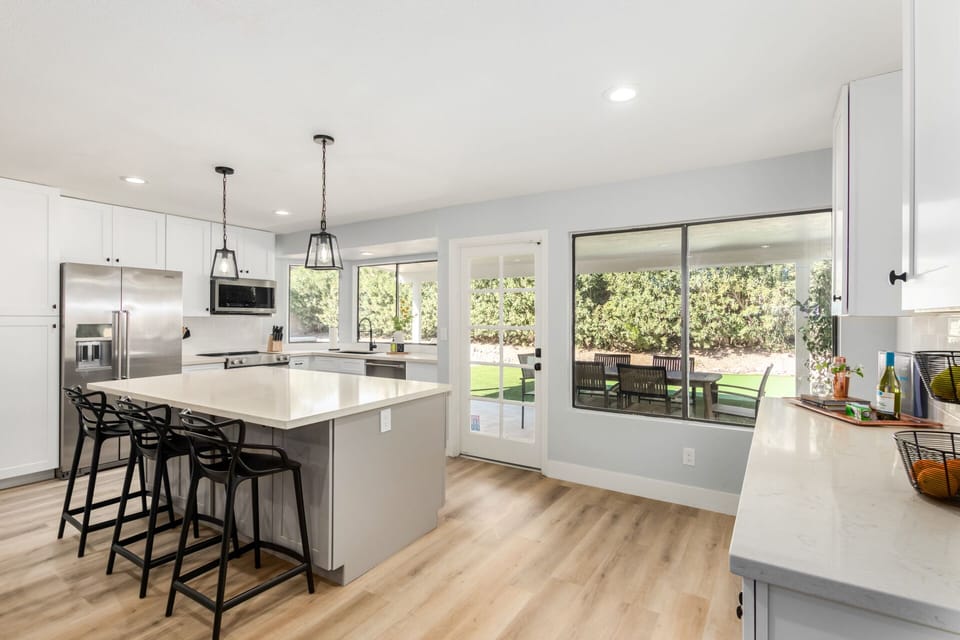 kitchen w/ upgraded SS appliances, kitchen island w/ breakfast bar -- fully loaded kitchen stocked with your comfort in mind!
