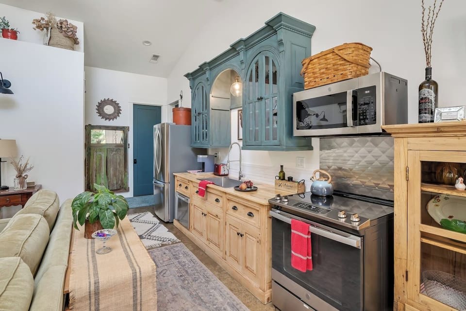 Full kitchen comes complete with some pantry items, olive oil and spices.  Ask Natalie if you need anything anytime!  